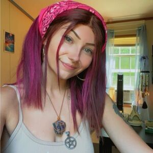 Meet your Posher, Hailey